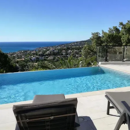 Saint-aygulf Sleeps 8 Pool Air Con Wifi Nyaraló